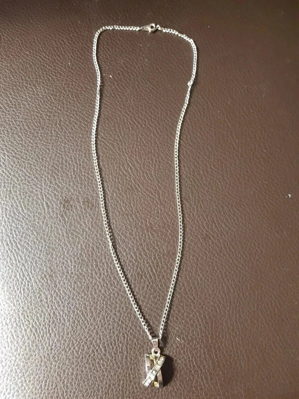 Collier et pendentif argenté pierre bleu et strass neuf